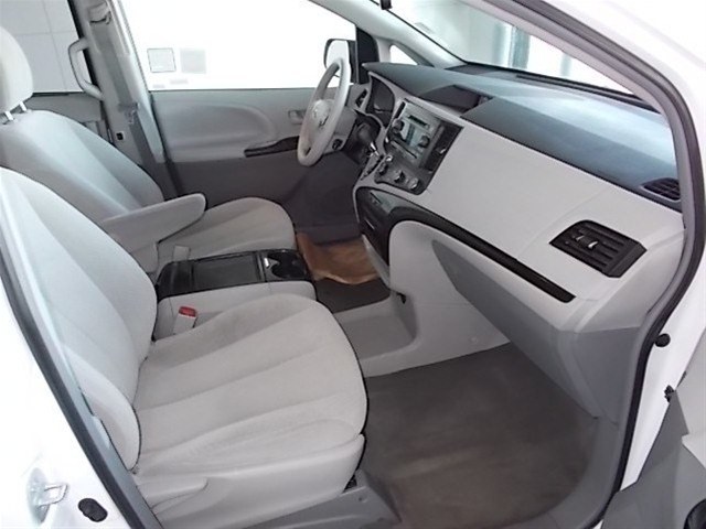 Toyota Sienna 2012 photo 1