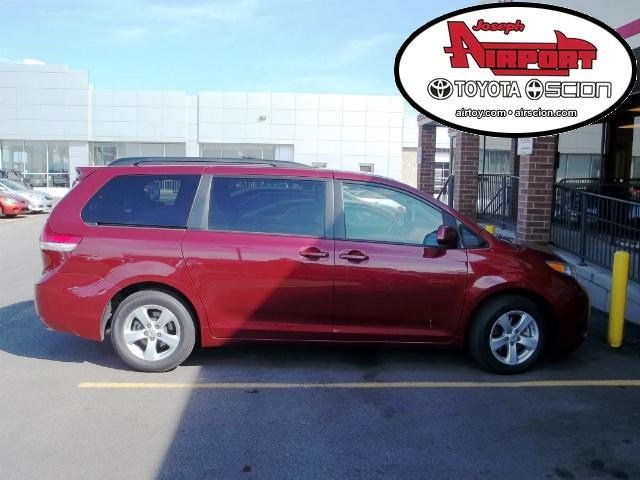 Toyota Sienna 2012 photo 1