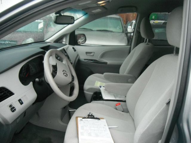 Toyota Sienna 2012 photo 4
