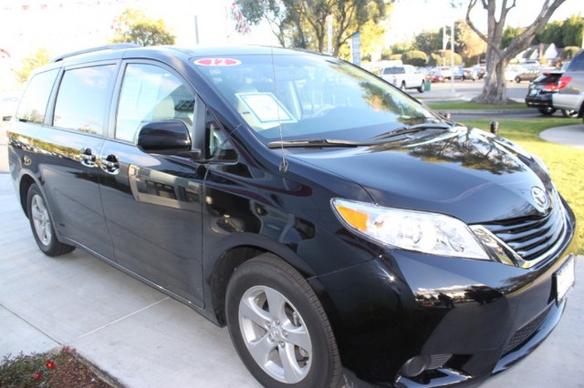 Toyota Sienna 2012 photo 1