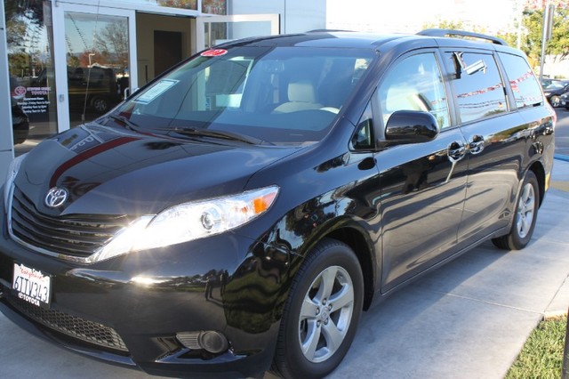 Toyota Sienna 2012 photo 4