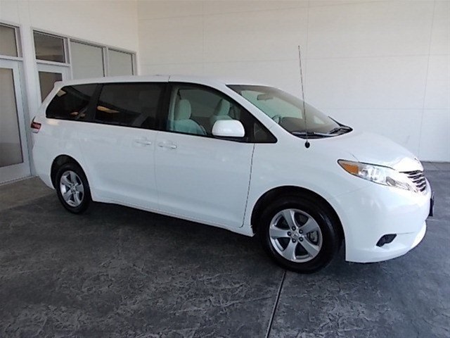 Toyota Sienna 2012 photo 1