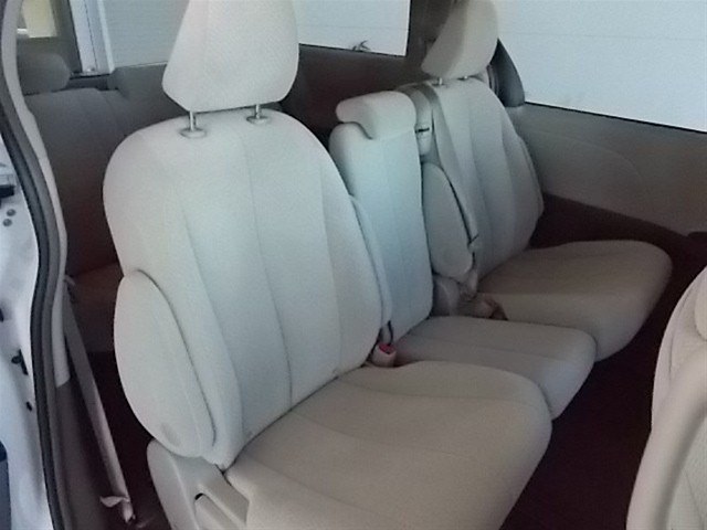 Toyota Sienna 2012 photo 2