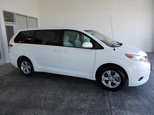 Toyota Sienna 2012 photo 4