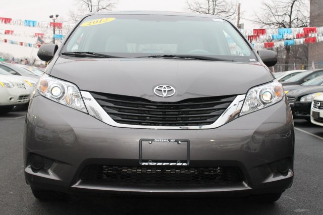 Toyota Sienna SLE --z71 Pkg Unspecified