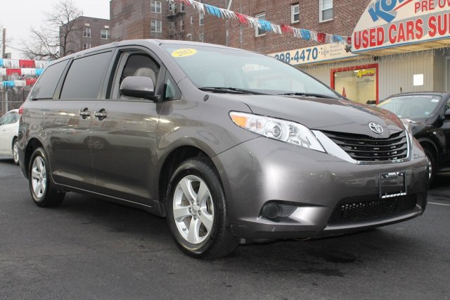 Toyota Sienna 2012 photo 1