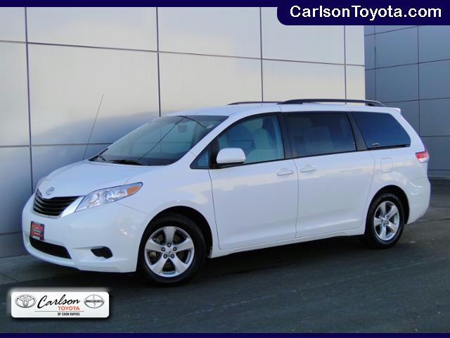 Toyota Sienna 2012 photo 1