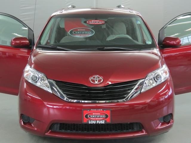 Toyota Sienna 2012 photo 2
