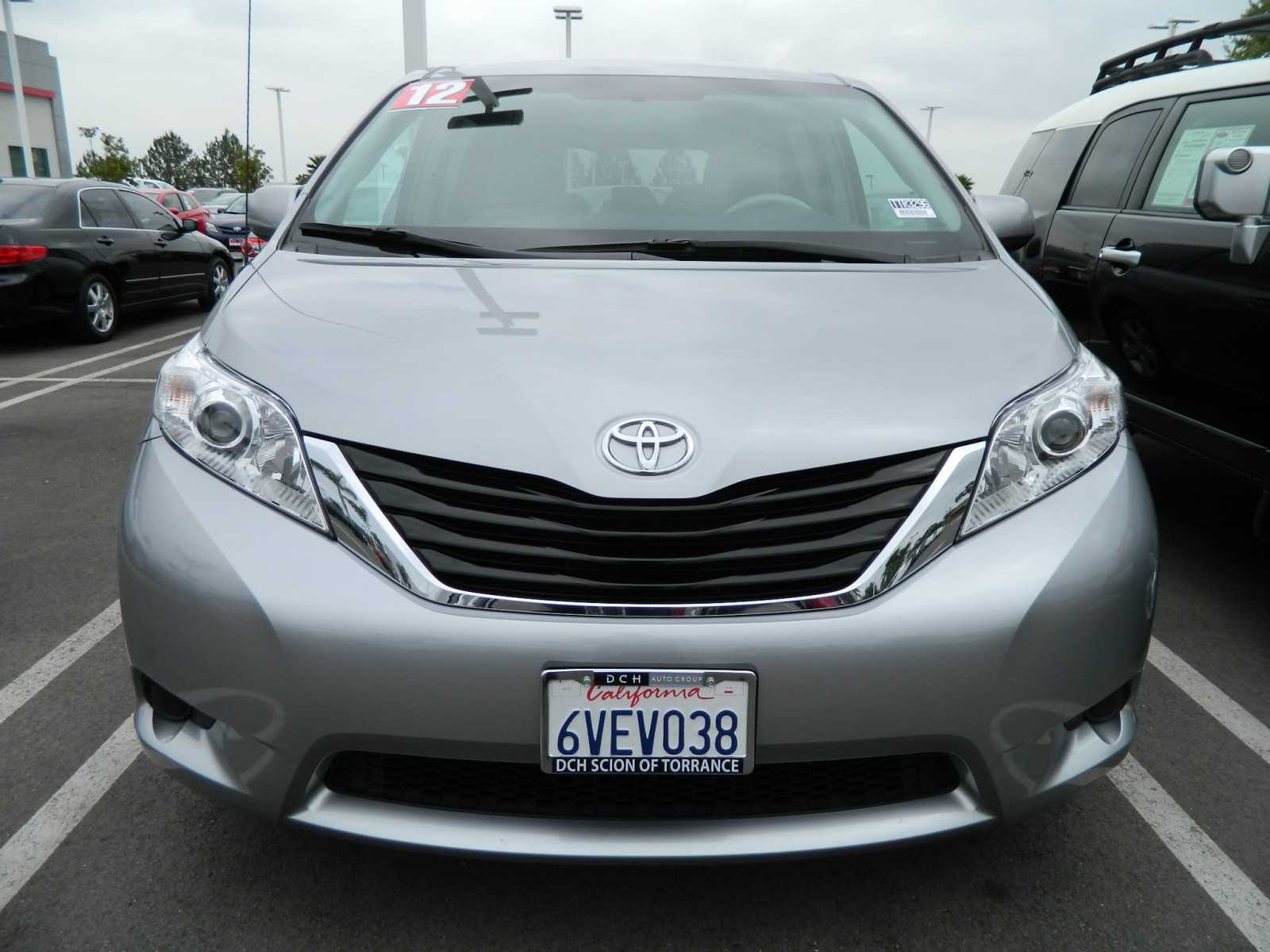 Toyota Sienna 2012 photo 4