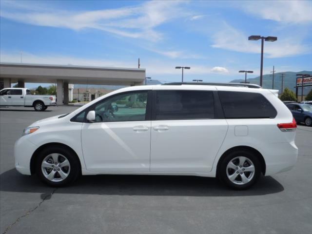 Toyota Sienna 2013 photo 4