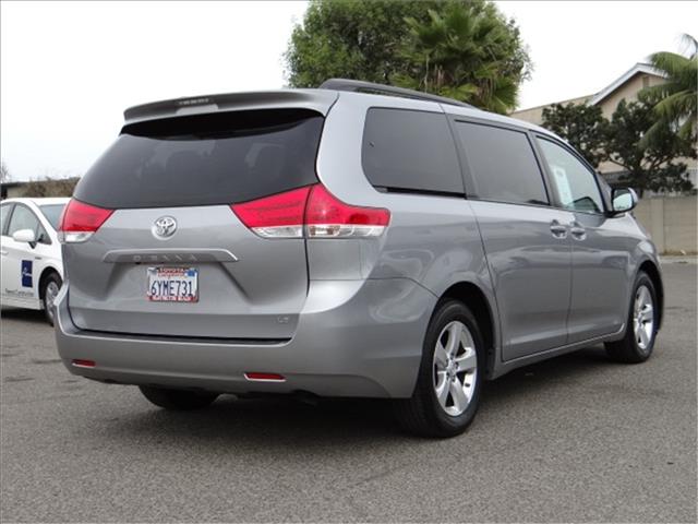 Toyota Sienna 2013 photo 3