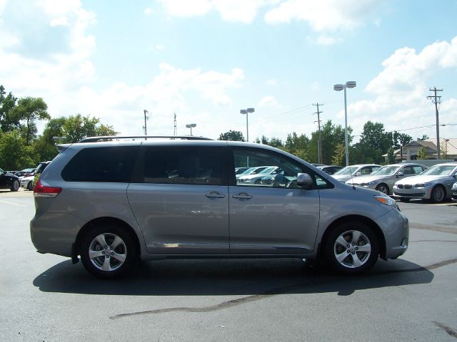Toyota Sienna Avalanche Z-71 4x4 MiniVan