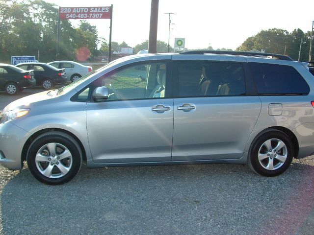 Toyota Sienna Avalanche Z-71 4x4 MiniVan