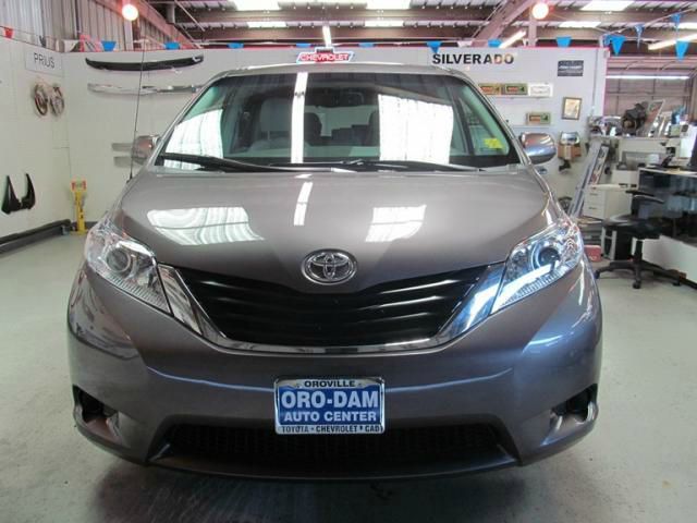 Toyota Sienna Avalanche Z-71 4x4 MiniVan