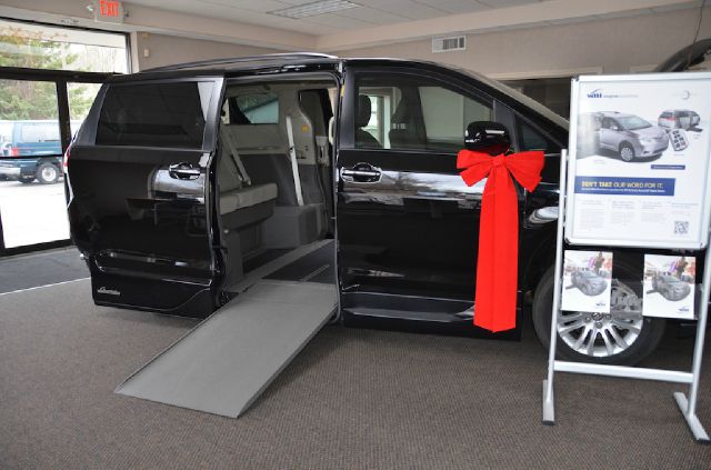 Toyota Sienna 2013 photo 1