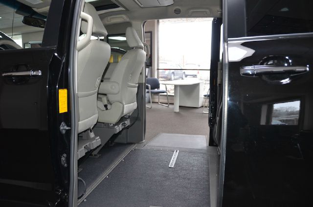 Toyota Sienna 2013 photo 3