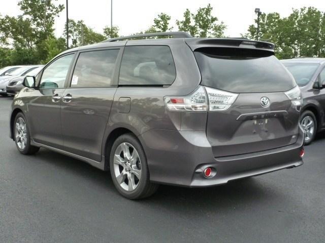 Toyota Sienna 2013 photo 10