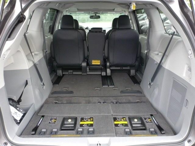 Toyota Sienna 2013 photo 12