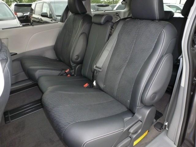 Toyota Sienna 2013 photo 17