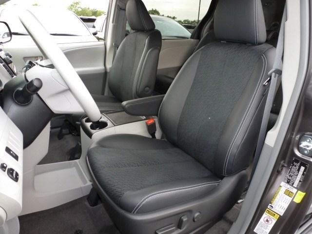 Toyota Sienna 2013 photo 20