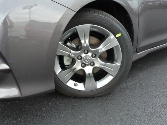 Toyota Sienna 2013 photo 23