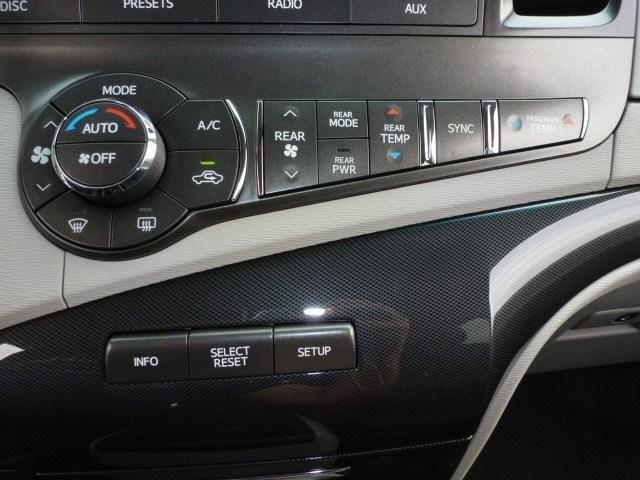 Toyota Sienna 2013 photo 3