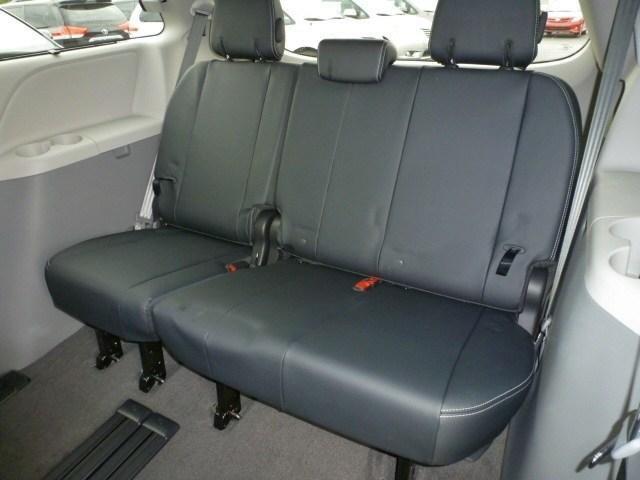 Toyota Sienna 2013 photo 7