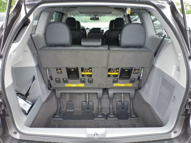 Toyota Sienna 2013 photo 9