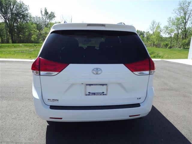 Toyota Sienna 2013 photo 3