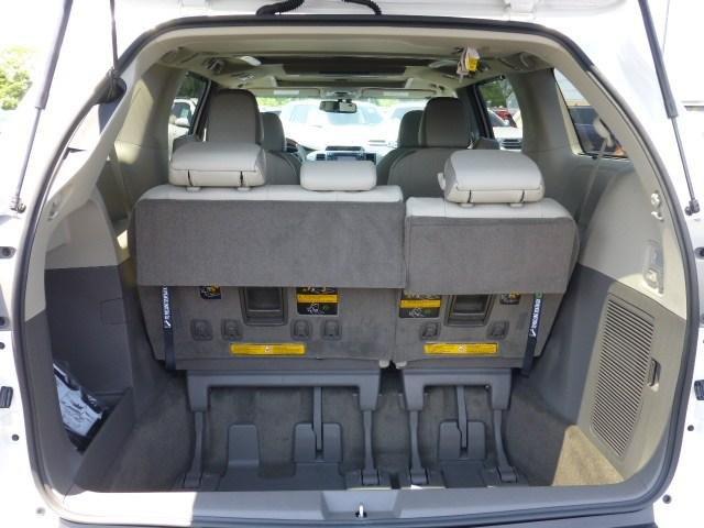 Toyota Sienna 2013 photo 4