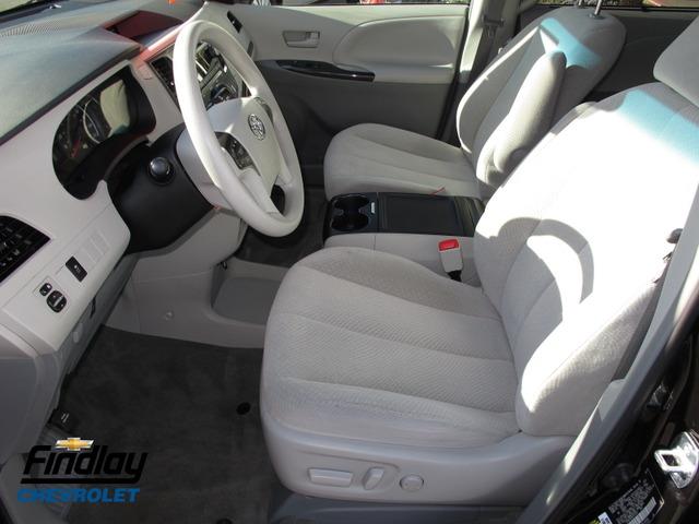 Toyota Sienna 2013 photo 1