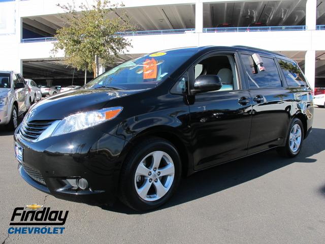 Toyota Sienna 2013 photo 2