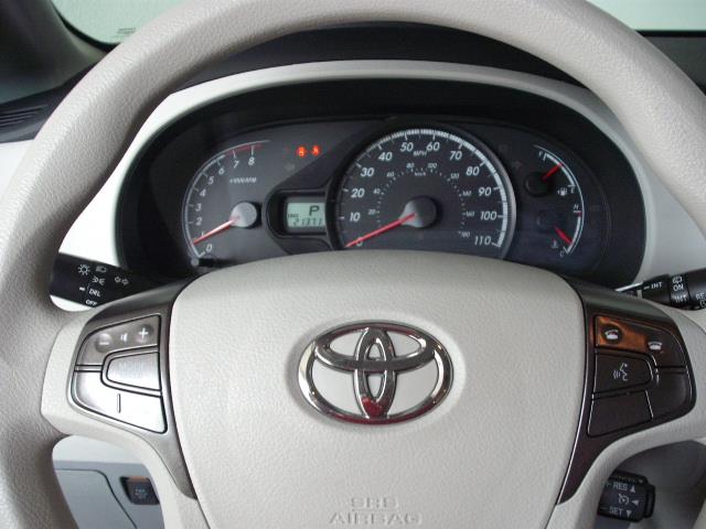 Toyota Sienna 2013 photo 7