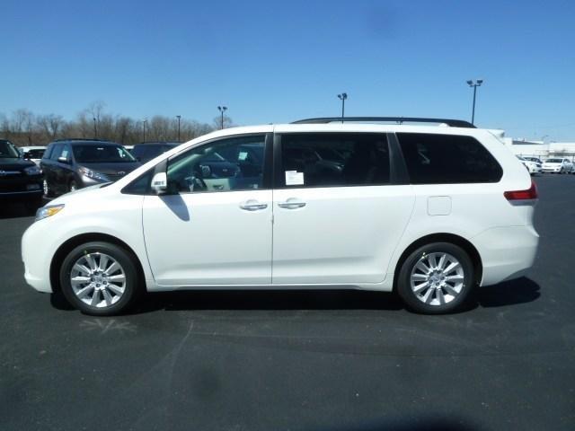 Toyota Sienna 2013 photo 2