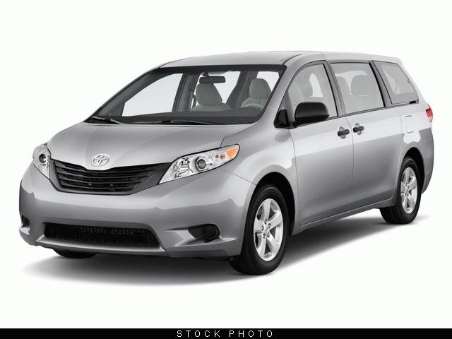 Toyota Sienna 2013 photo 2