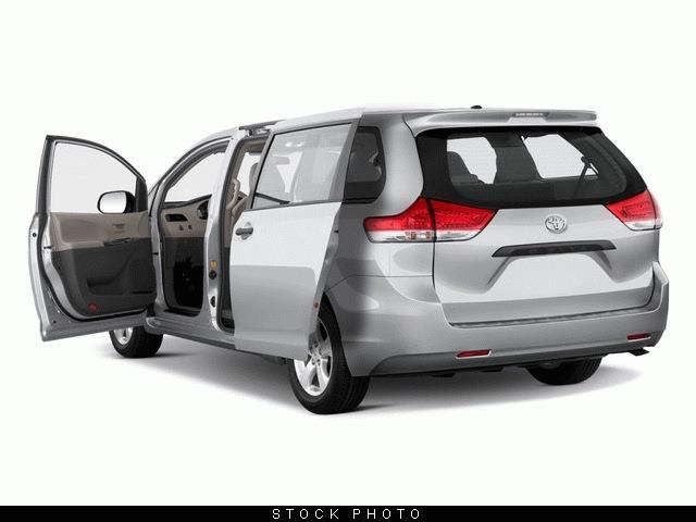 Toyota Sienna 2013 photo 4