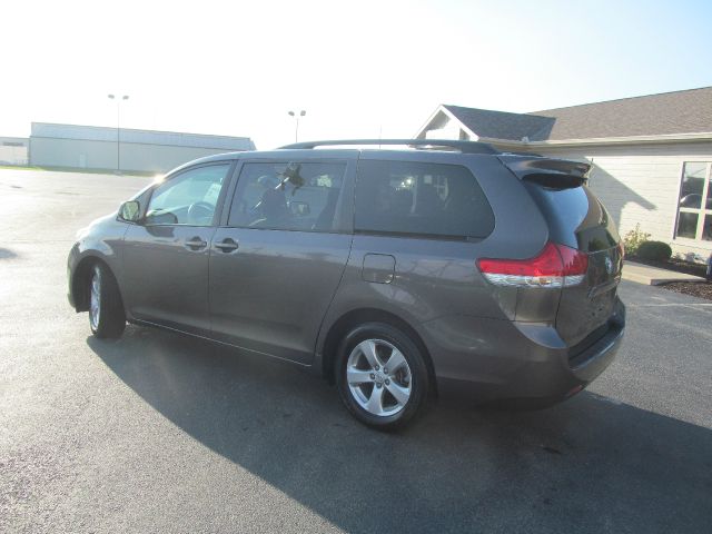 Toyota Sienna 2013 photo 3
