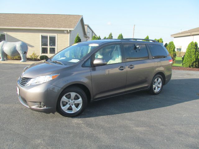 Toyota Sienna 2013 photo 4