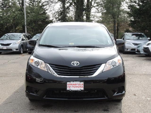 Toyota Sienna 2014 photo 3