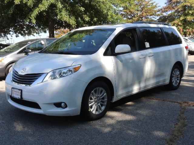 Toyota Sienna 2014 photo 1