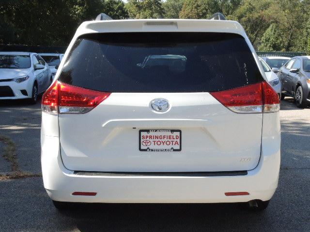 Toyota Sienna 2014 photo 3