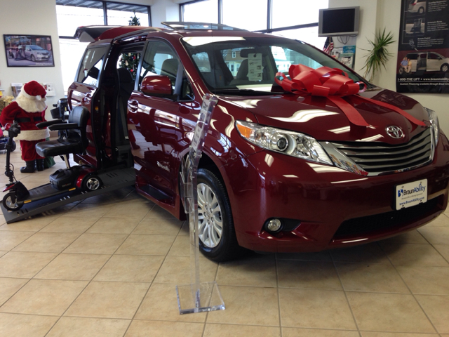 Toyota Sienna 2014 photo 1