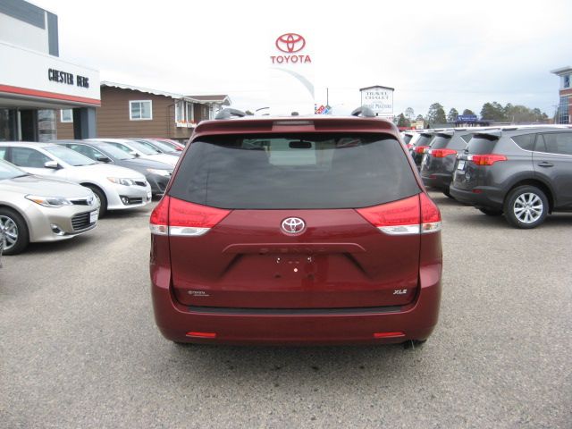 Toyota Sienna 2014 photo 1