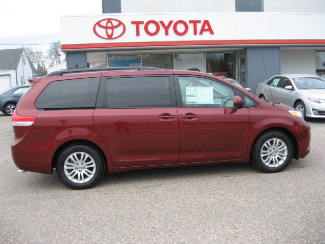 Toyota Sienna 2014 photo 3