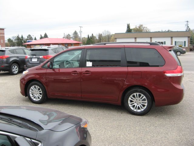 Toyota Sienna 2014 photo 4