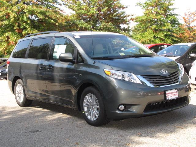 Toyota Sienna 2014 photo 1