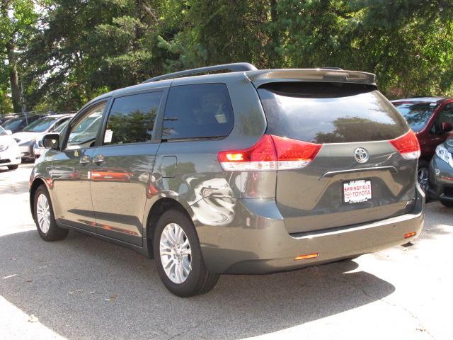 Toyota Sienna 2014 photo 3