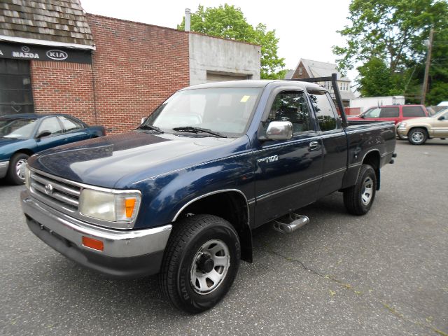 Toyota T100 Work Truck Pickup 4D 5 3/4 Ft Pickup Truck
