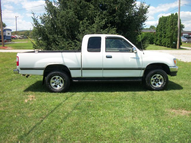 Toyota T100 1997 photo 2