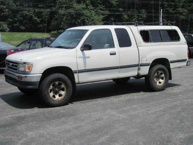 Toyota T100 1998 photo 2